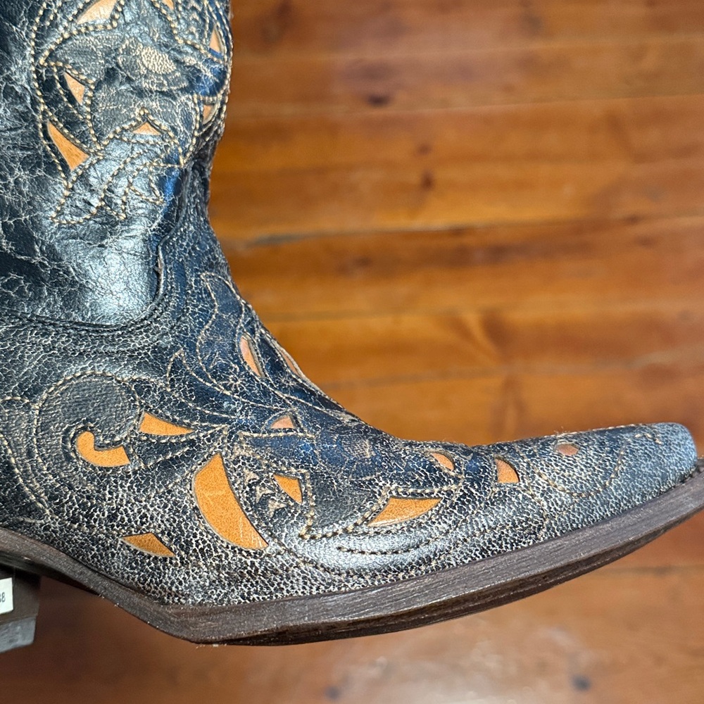 Corral Vintage Brown and Reddish-Tan Western Cowboy Boots - Picture 15 of 15